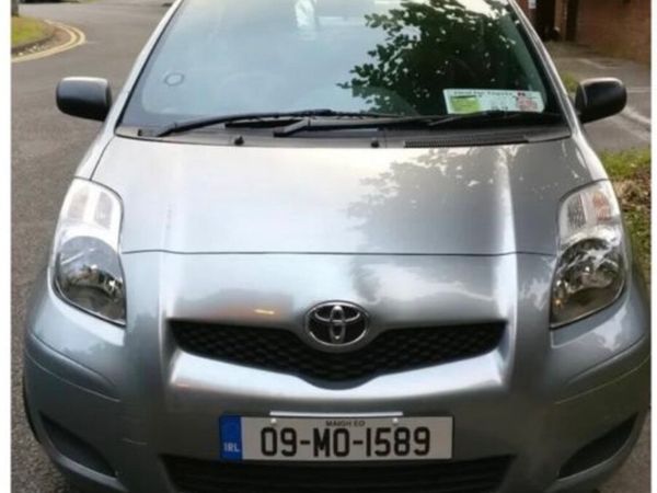Toyota Yaris Hatchback, Petrol, 2009, Silver
