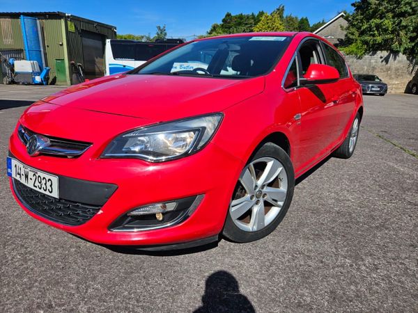 Vauxhall Astra Hatchback, Petrol, 2014, Red