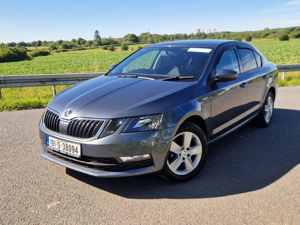 Skoda Octavia Saloon, Diesel, 2019, Grey