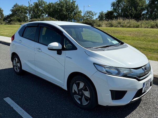 Honda Fit Hatchback, Petrol Hybrid, 2014, White