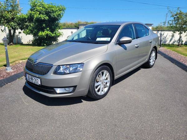 Skoda Octavia Saloon, Diesel, 2016, Beige