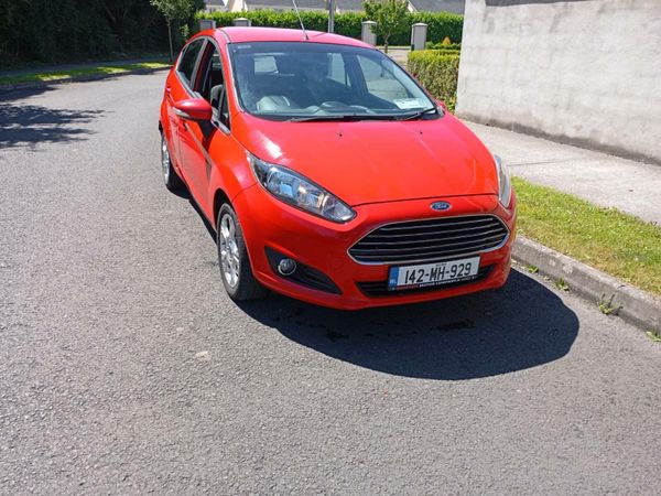 Ford Fiesta Hatchback, Diesel, 2014, Red