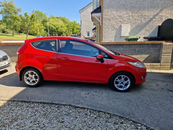 Ford Fiesta Hatchback, Diesel, 2012, Red