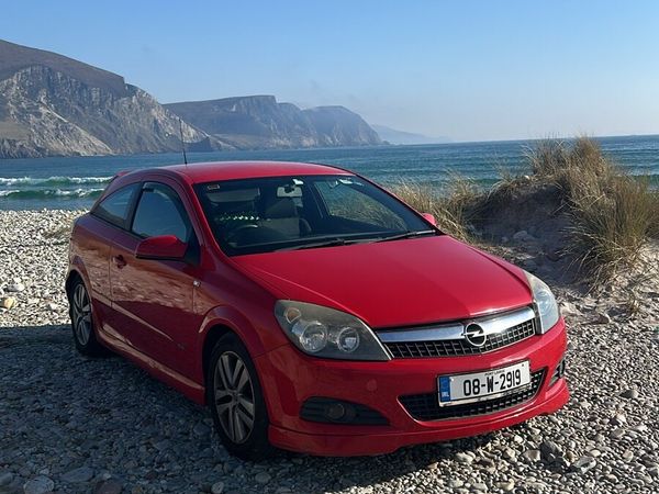 Opel Astra Hatchback, Petrol, 2008, Red