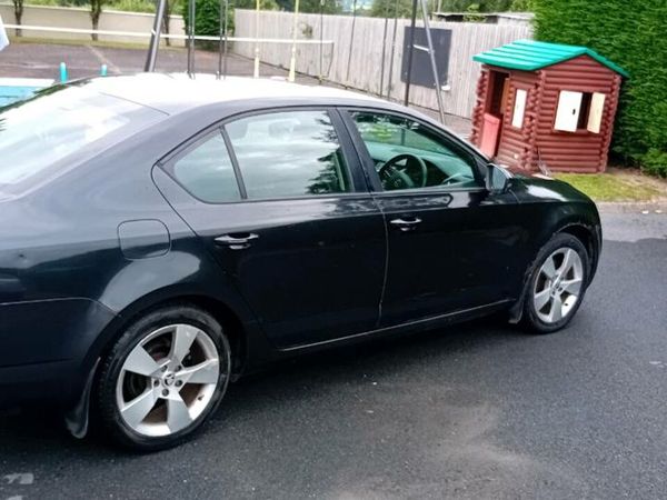 Skoda Octavia Saloon, Diesel, 2013, Black