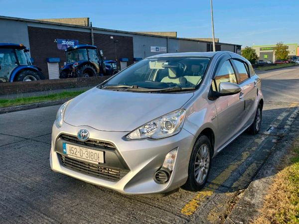 Toyota Aqua Hatchback, Petrol Hybrid, 2015, Silver