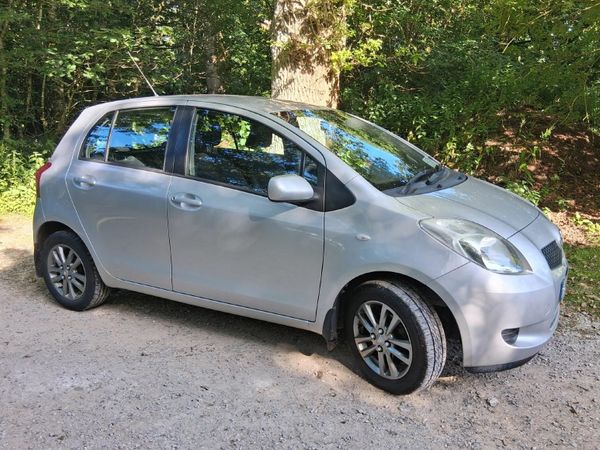 Toyota Yaris Hatchback, Petrol, 2009, Silver