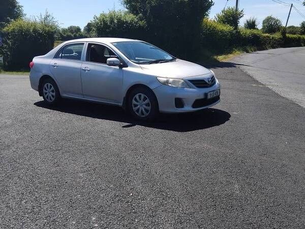 Toyota Corolla Saloon, Diesel, 2011, Silver