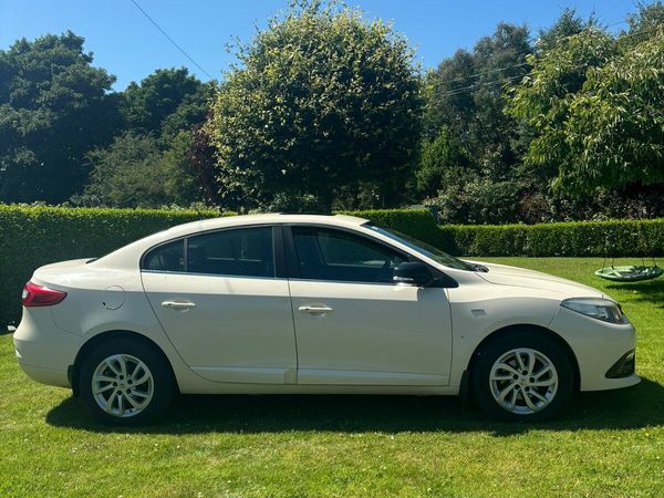 Renault Fluence Saloon, Diesel, 2015, Yellow