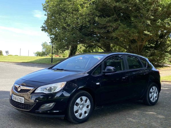 Vauxhall Astra Hatchback, Diesel, 2010, Black