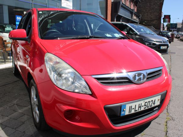 Hyundai i20 Hatchback, Diesel, 2011, Red
