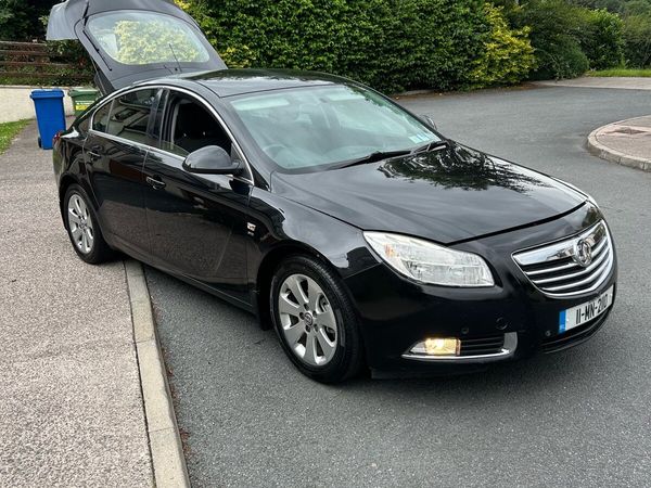Vauxhall Insignia Hatchback, Diesel, 2011, Black