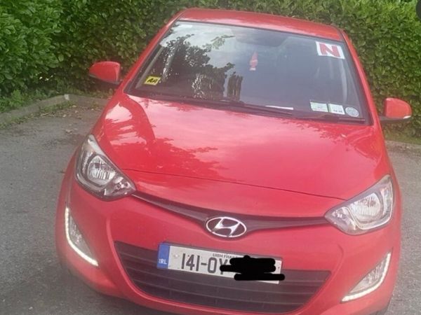 Hyundai i20 Hatchback, Petrol, 2014, Red