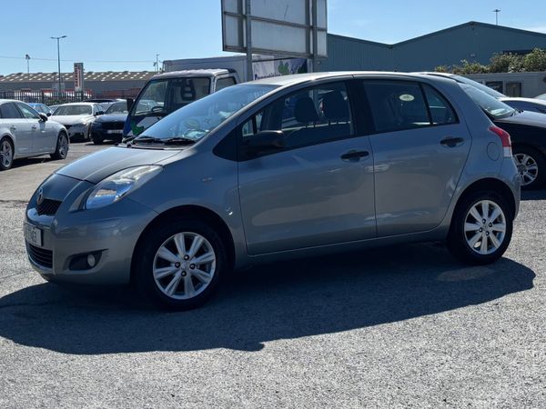 Toyota Yaris Hatchback, Petrol, 2011, Silver