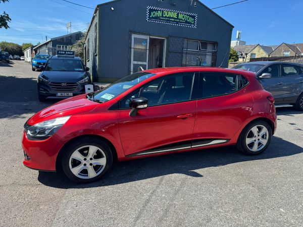 Renault Clio Hatchback, Petrol, 2016, Red
