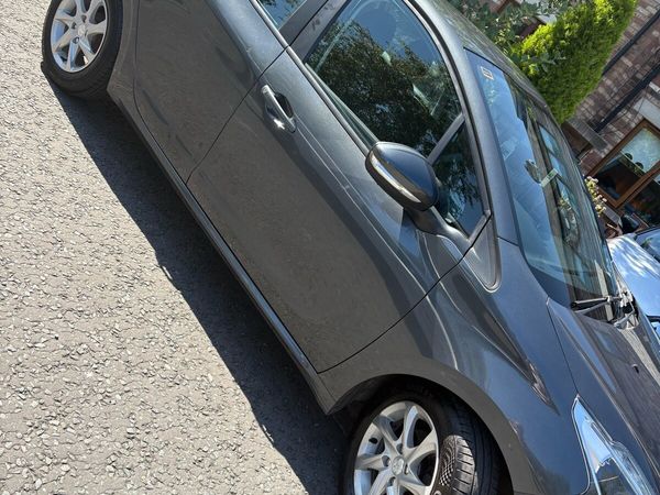 Peugeot 208 Hatchback, Petrol, 2015, Grey