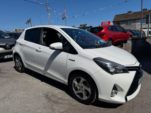 Toyota Yaris Hatchback, Petrol Hybrid, 2017, White