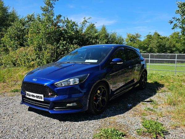 Ford Focus Hatchback, Diesel, 2015, Blue
