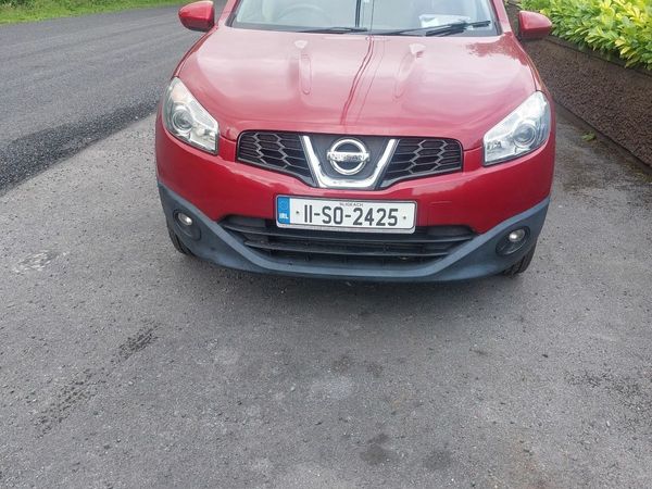Nissan Qashqai Hatchback, Diesel, 2011, Red