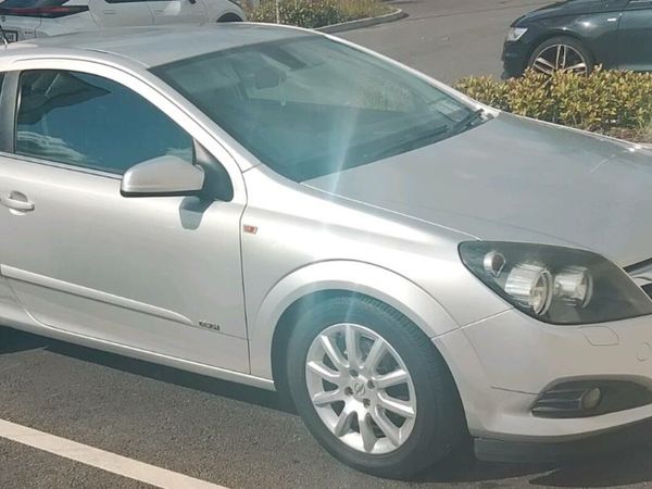 Opel Astra Hatchback, Petrol, 2007, Silver