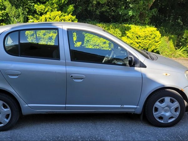 Toyota Yaris Hatchback, Petrol, 2005, Silver