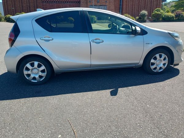 Toyota Aqua Hatchback, Petrol Hybrid, 2018, Silver