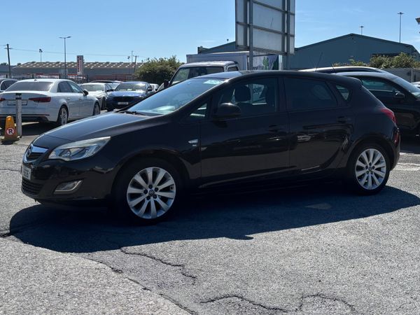 Opel Astra Hatchback, Petrol, 2010, Black