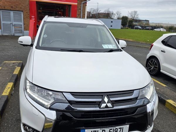 Mitsubishi Outlander SUV, Petrol Plug-in Hybrid, 2017, White