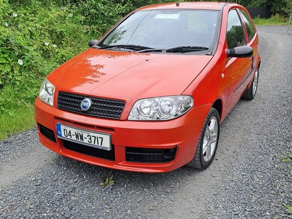 Fiat Punto Hatchback, Petrol, 2004, Red