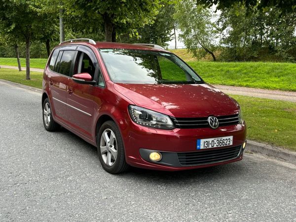 Volkswagen Touran MPV, Petrol, 2013, Red