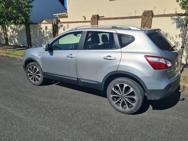 Nissan Qashqai Hatchback, Diesel, 2012, Silver