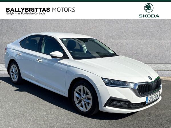 Skoda Octavia Saloon, Diesel, 2021, White