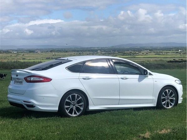 Ford Mondeo Hatchback, Diesel, 2017, White