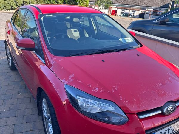 Ford Focus Saloon, Diesel, 2011, Red