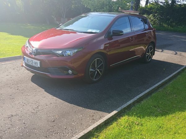 Toyota Auris MPV, Petrol Hybrid, 2018, Red