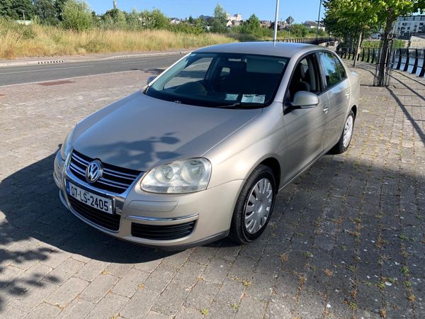 Volkswagen Jetta Saloon, Petrol, 2007, Beige