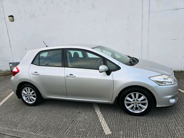 Toyota Auris Hatchback, Petrol, 2011, Silver