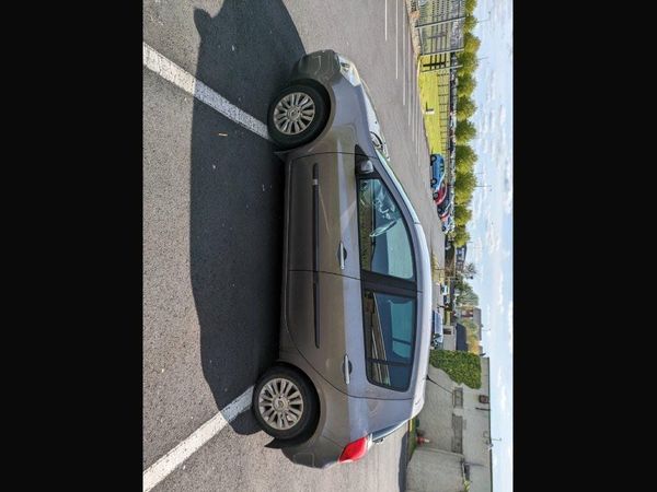 Renault Clio Hatchback, Diesel, 2011, Grey