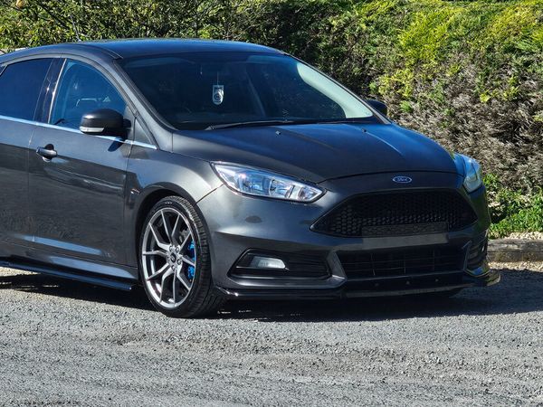 Ford Focus Hatchback, Petrol, 2018, Grey