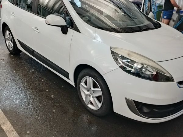 Renault Grand Scenic MPV, Diesel, 2013, White