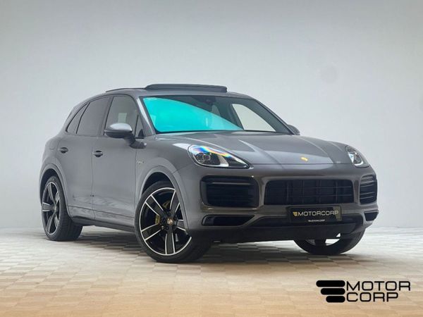 Porsche Cayenne SUV, Hybrid, 2020, Grey