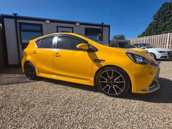 Toyota Aqua Hatchback, Petrol, 2014, Orange