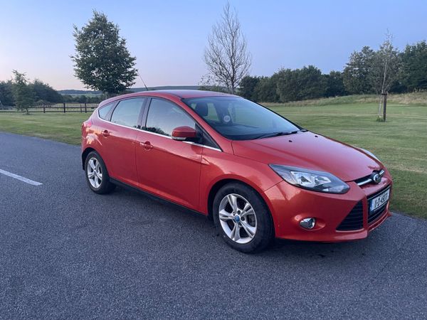 Ford Focus Hatchback, Diesel, 2011, Red