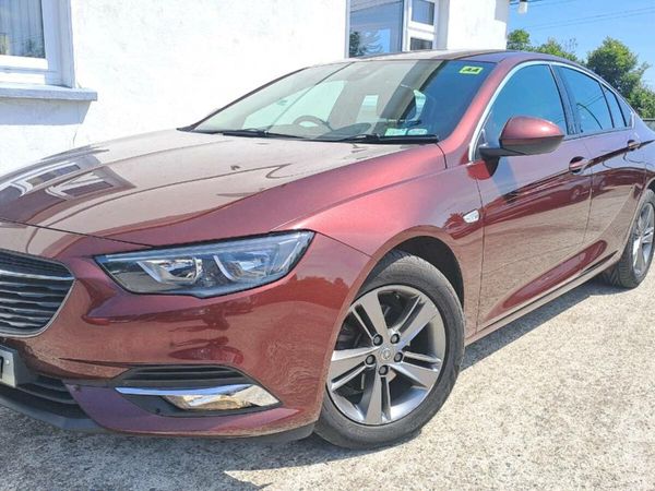 Opel Insignia Hatchback, Petrol, 2019, Red