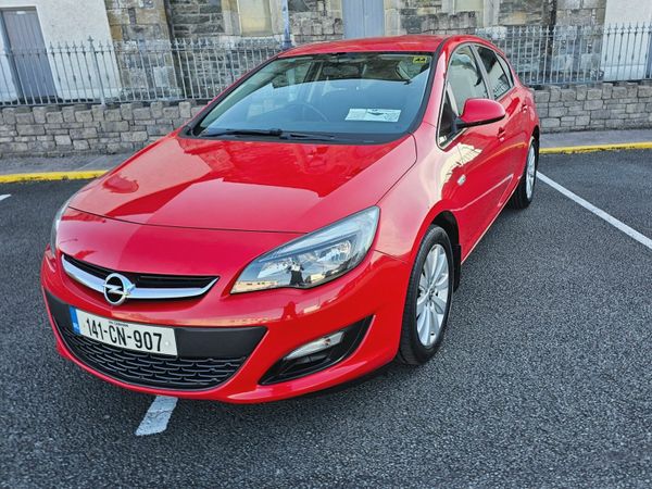 Opel Astra Hatchback, Diesel, 2014, Red