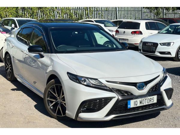 Toyota Camry Saloon, Petrol Hybrid, 2022, White
