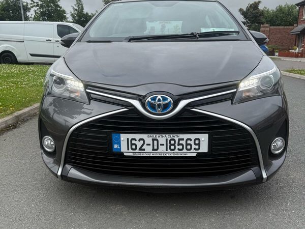 Toyota Yaris Hatchback, Petrol Hybrid, 2016, Grey