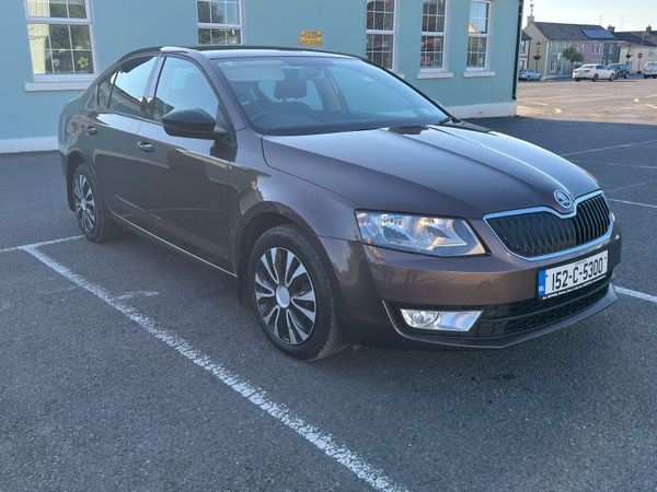 Skoda Octavia Saloon, Diesel, 2015, Brown