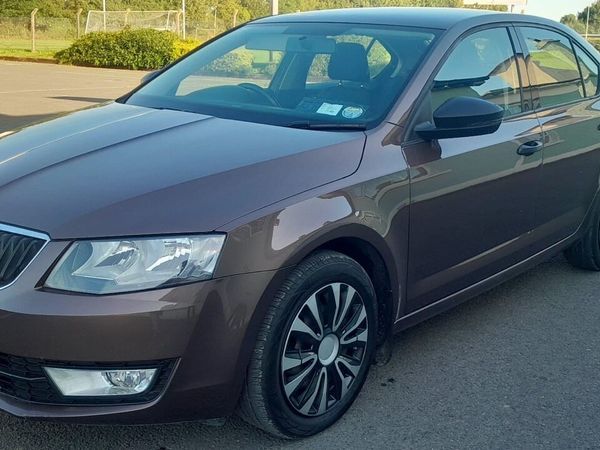 Skoda Octavia Saloon, Diesel, 2015, Brown