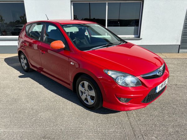Hyundai i30 Hatchback, Diesel, 2011, Red